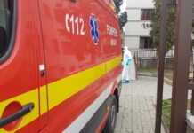 Un bătrân a murit înecat cu mâncare, sub ochii a zeci de curioși care filmau și nu au intervenit să-i acorde primul ajutor