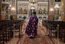 Credincioși, dați afară din biserică pentru că erau vaccinați. DSP anchetează