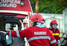 Un tânăr de 23 de ani a murit, iar altul este grav rănit după ce au intrat cu mașina într-un cap de pod, în Botoșani